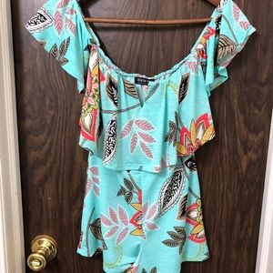 Patterned romper with v slit front